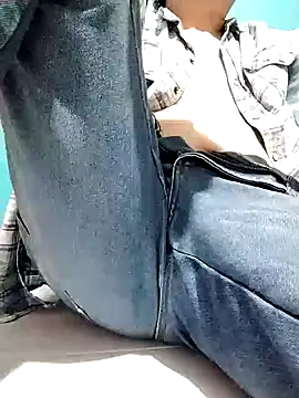 Snapshot of Bombi22 chatting on January 2025 04:16:02 AM Bombi22 online show from January 2025 04:16:02 AM