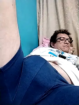 Snapshot of Bombi22 chatting on February 2025 06:54:01 AM Bombi22 online show from February 2025 06:54:01 AM