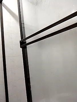 Bombi22 online show from September 2025 11:43:01 AM