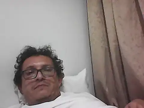 Snapshot of Bombi22 chatting on November 2025 06:05:01 AM Bombi22 online show from November 2025 06:05:01 AM