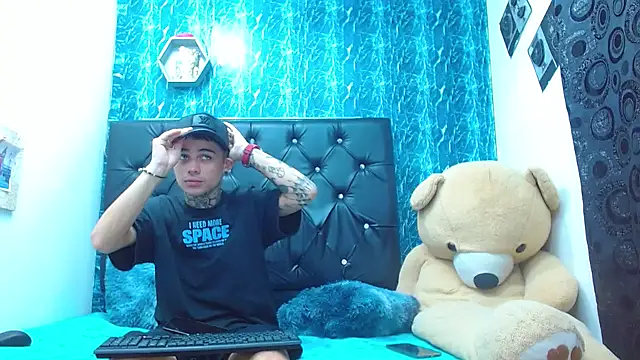 Snapshot of exotic_hot_couple chatting on March 2025 02:15:01 AM exotic hot couple online show from March 2025 02:15:01 AM