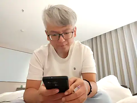 Snapshot of leoUSIR chatting on October 2025 05:51:02 PM leoUSIR online show from October 2025 05:51:02 PM