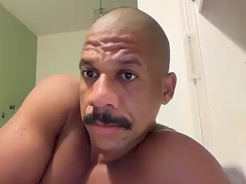 VHugoE online show from April 2026 06:05:01 AM