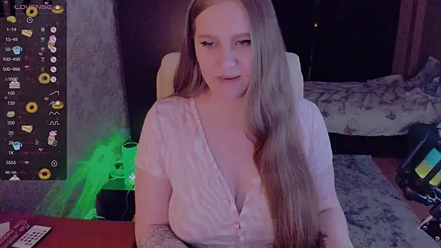 Snapshot of Alice_Dreamgirl_ chatting on December 2024 04:17:01 PM Alice Dreamgirl  online show from December 2024 04:17:01 PM