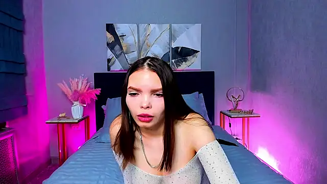 Curvy Dynamite  online show from February 2025 01:00:01 AM