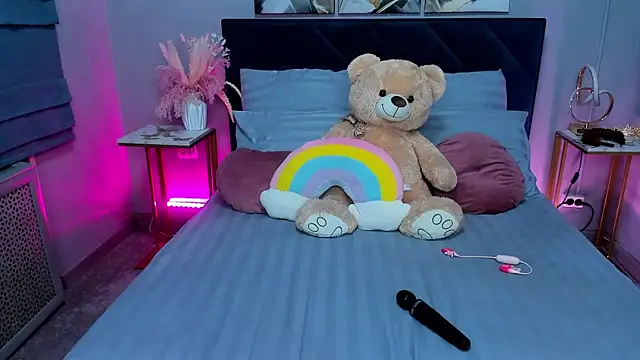 Curvy Dynamite  online show from December 2025 01:11:02 AM