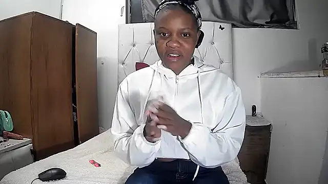 Browncaramel1999 online show from June 2026 04:23:01 PM