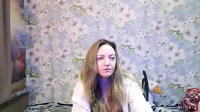 KattyLuuu online show from November 2025 06:10:01 PM