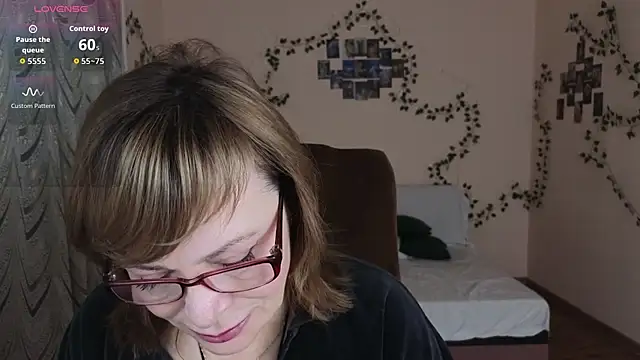 Snapshot of Miss_Moren chatting on November 2025 04:33:02 AM Miss Moren online show from November 2025 04:33:02 AM