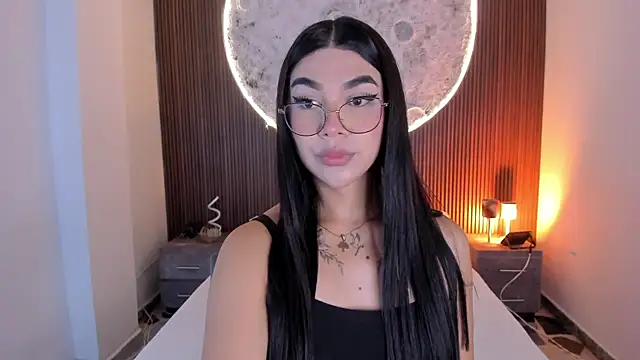 Snapshot of RoseCassie chatting on May 2026 01:05:01 PM RoseCassie online show from May 2026 01:05:01 PM