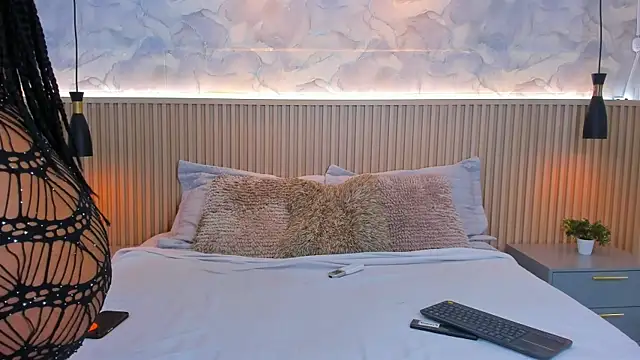 AinaraJimenez online show from October 2025 09:00:02 PM