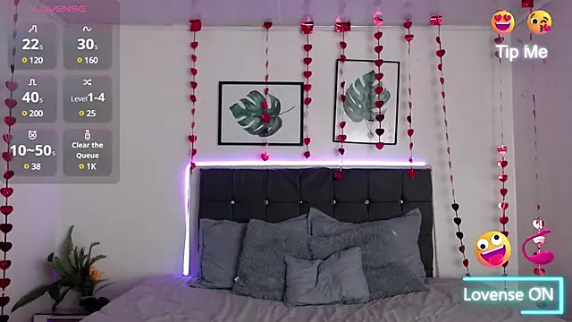 mia collens online show from March 2025 06:29:01 AM