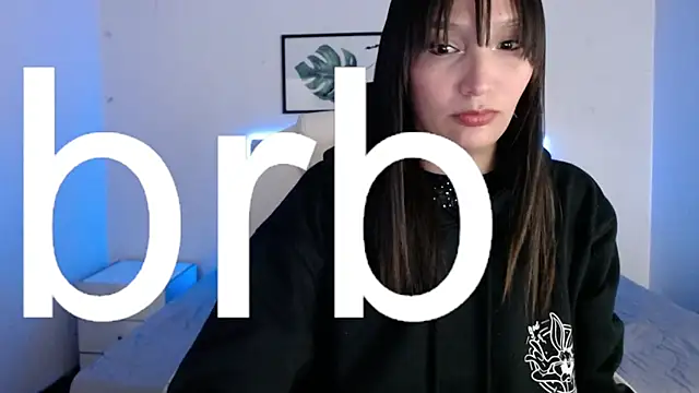 mia collens online show from November 2025 02:00:02 AM