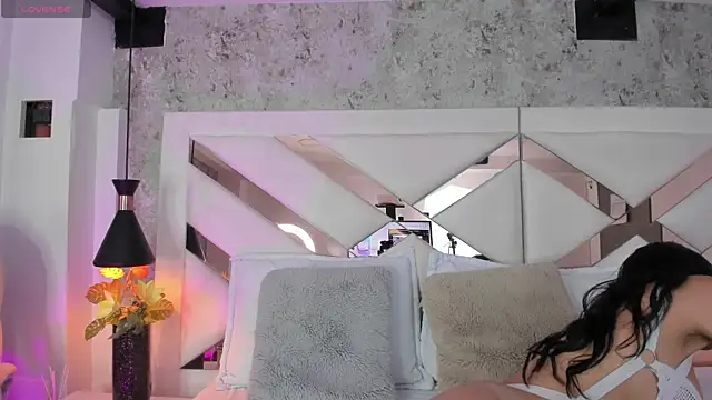 yessica monteiro online show from January 2025 12:53:01 PM