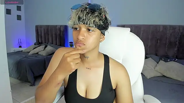 Snapshot of Dominick_jones chatting on January 2025 01:53:02 AM Dominick jones online show from January 2025 01:53:02 AM