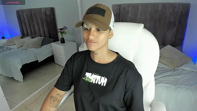 Snapshot of Dominick_jones chatting on January 2025 02:15:02 AM Dominick jones online show from January 2025 02:15:02 AM