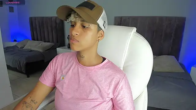 Snapshot of Dominick_jones chatting on January 2025 10:26:01 PM Dominick jones online show from January 2025 10:26:01 PM