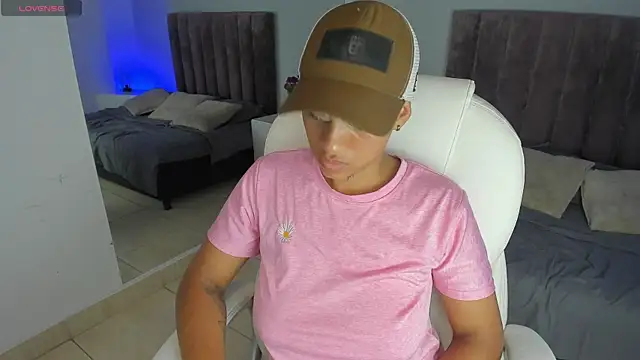 Snapshot of Dominick_jones chatting on January 2025 01:30:01 AM Dominick jones online show from January 2025 01:30:01 AM