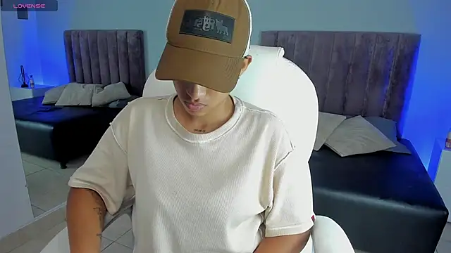 Snapshot of Dominick_jones chatting on January 2025 01:54:01 AM Dominick jones online show from January 2025 01:54:01 AM