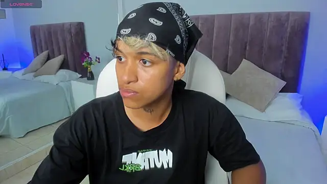 Snapshot of Dominick_jones chatting on February 2025 12:49:01 AM Dominick jones online show from February 2025 12:49:01 AM