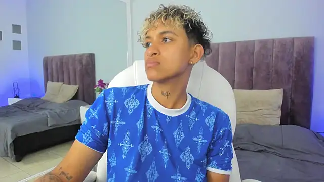 Snapshot of Dominick_jones chatting on February 2025 11:58:02 PM Dominick jones online show from February 2025 11:58:02 PM