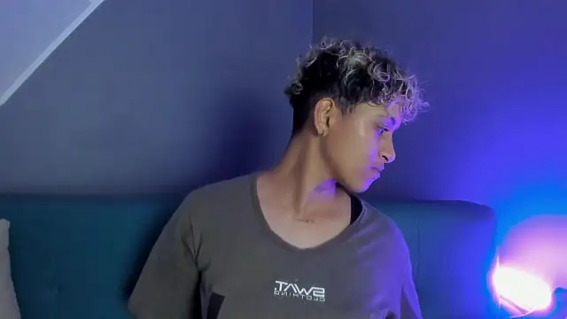 Snapshot of Dominick_jones chatting on February 2025 10:50:02 PM Dominick jones online show from February 2025 10:50:02 PM