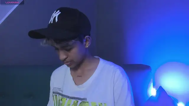 Snapshot of Dominick_jones chatting on March 2025 09:48:01 PM Dominick jones online show from March 2025 09:48:01 PM