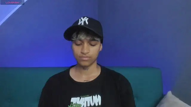 Snapshot of Dominick_jones chatting on March 2025 09:22:01 PM Dominick jones online show from March 2025 09:22:01 PM