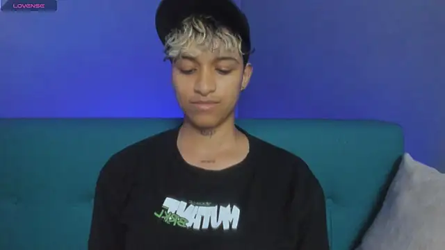 Snapshot of Dominick_jones chatting on March 2025 12:27:02 AM Dominick jones online show from March 2025 12:27:02 AM