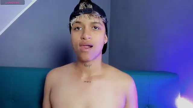 Snapshot of Dominick_jones chatting on March 2025 10:43:01 PM Dominick jones online show from March 2025 10:43:01 PM