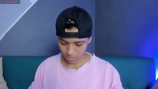 Snapshot of Dominick_jones chatting on March 2025 04:33:02 PM Dominick jones online show from March 2025 04:33:02 PM