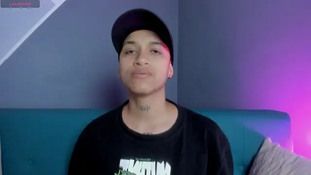 Snapshot of Dominick_jones chatting on March 2025 05:24:02 PM Dominick jones online show from March 2025 05:24:02 PM