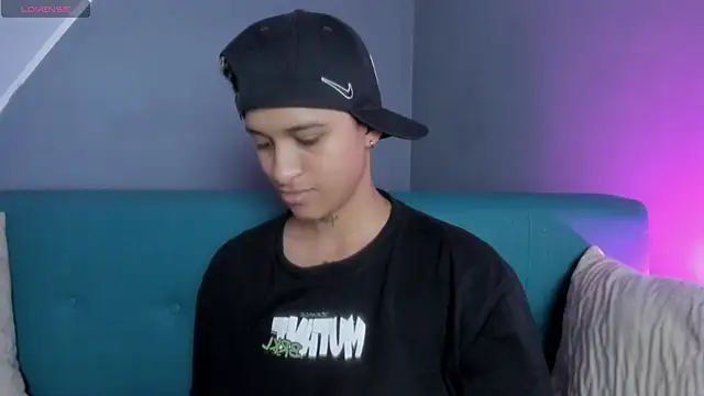 Snapshot of Dominick_jones chatting on March 2025 08:31:02 PM Dominick jones online show from March 2025 08:31:02 PM