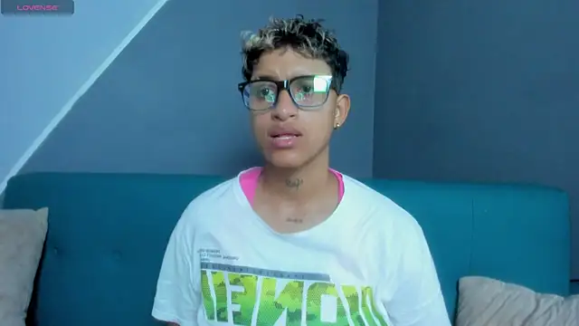 Snapshot of Dominick_jones chatting on March 2025 06:39:02 PM Dominick jones online show from March 2025 06:39:02 PM