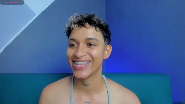 Snapshot of Dominick_jones chatting on March 2025 09:13:02 PM Dominick jones online show from March 2025 09:13:02 PM