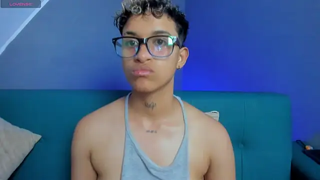 Snapshot of Dominick_jones chatting on March 2025 12:16:02 AM Dominick jones online show from March 2025 12:16:02 AM