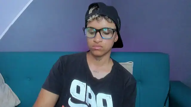 Snapshot of Dominick_jones chatting on March 2025 12:30:01 AM Dominick jones online show from March 2025 12:30:01 AM