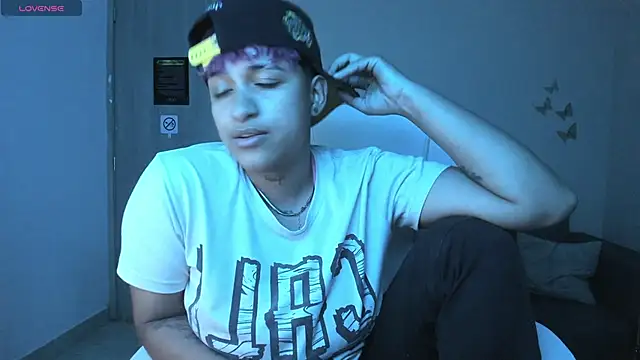 Snapshot of Dominick_jones chatting on September 2025 04:27:02 AM Dominick jones online show from September 2025 04:27:02 AM