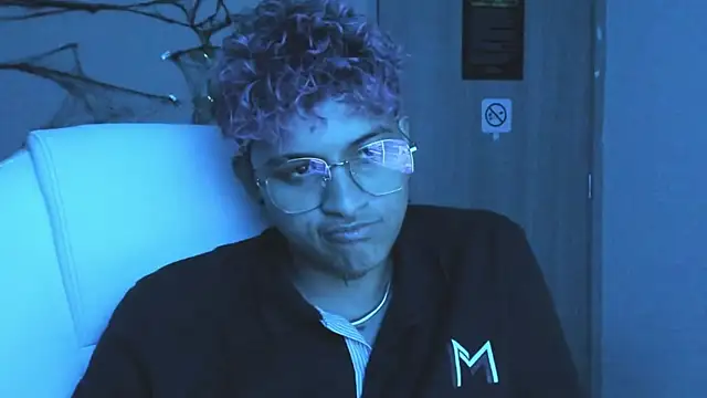 Snapshot of Dominick_jones chatting on October 2025 05:39:02 AM Dominick jones online show from October 2025 05:39:02 AM