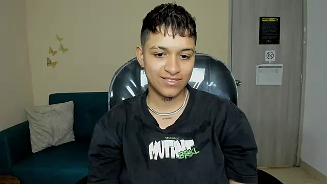 Snapshot of Dominick_jones chatting on November 2025 07:47:01 PM Dominick jones online show from November 2025 07:47:01 PM