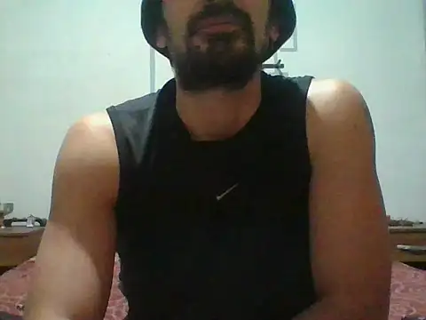 Snapshot of italianbighorse22 chatting on November 2025 06:24:01 AM italianbighorse22 online show from November 2025 06:24:01 AM