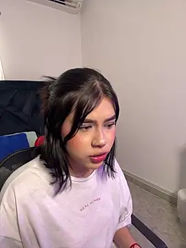 Lily Woodz online show from February 2026 07:10:01 PM