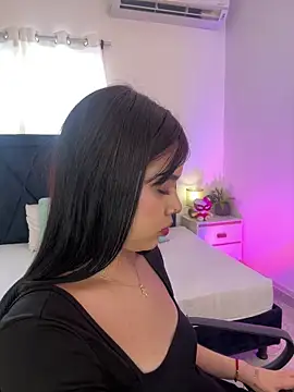 Lily Woodz online show from April 2026 07:09:02 PM