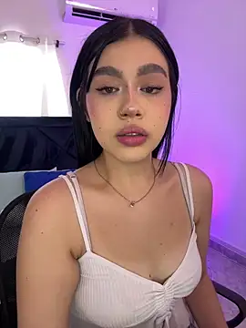 Lily Woodz online show from May 2026 07:11:01 PM