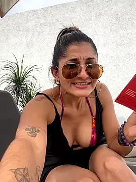 AlejandritaMilano online show from November 2025 08:00:01 PM