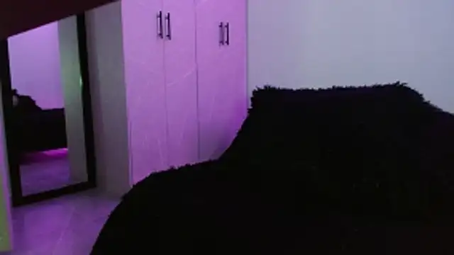 Snapshot of miia-liiam chatting on February 2026 07:04:01 PM miia-liiam online show from February 2026 07:04:01 PM