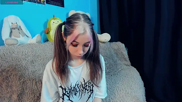 Snapshot of _Mindy_ chatting on January 2025 06:09:02 AM Mindy online show from January 2025 06:09:02 AM