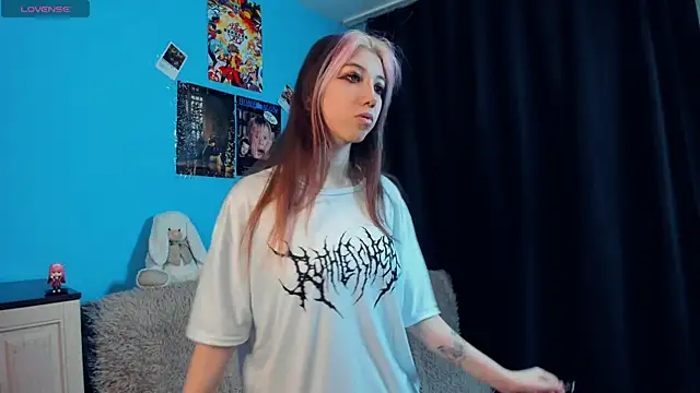 Snapshot of _Mindy_ chatting on January 2025 04:12:01 AM Mindy online show from January 2025 04:12:01 AM