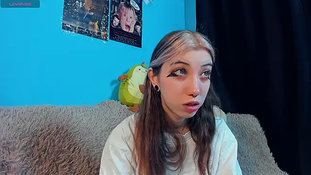 Snapshot of _Mindy_ chatting on February 2025 01:00:02 AM Mindy online show from February 2025 01:00:02 AM