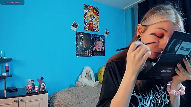 Snapshot of _Mindy_ chatting on February 2025 03:21:01 AM Mindy online show from February 2025 03:21:01 AM